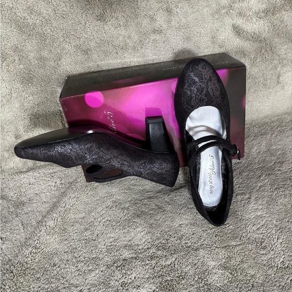 Easy Street Black Lace Mary Jane Heels - Picture 6 of 6